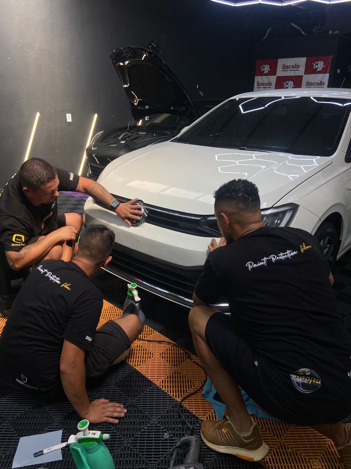 Aplicação de PPF em VW branco